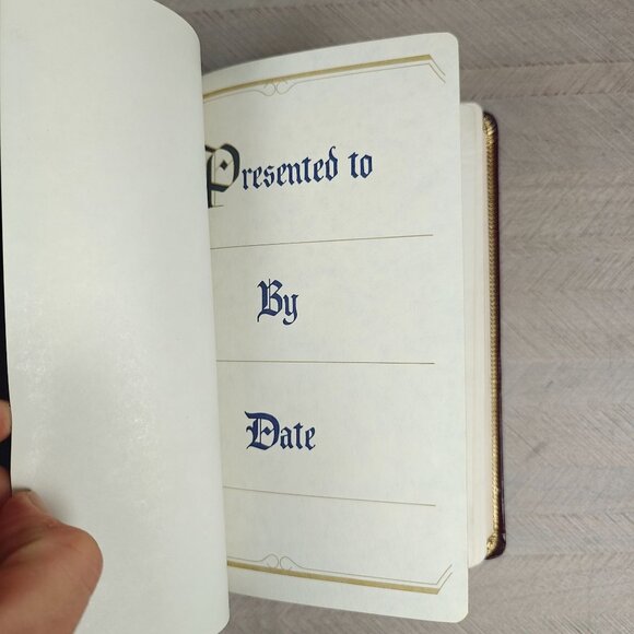 Holy Bible KJV King James Referenced Giant Print Burgundy World Publishers Vtg - Picture 8 of 10